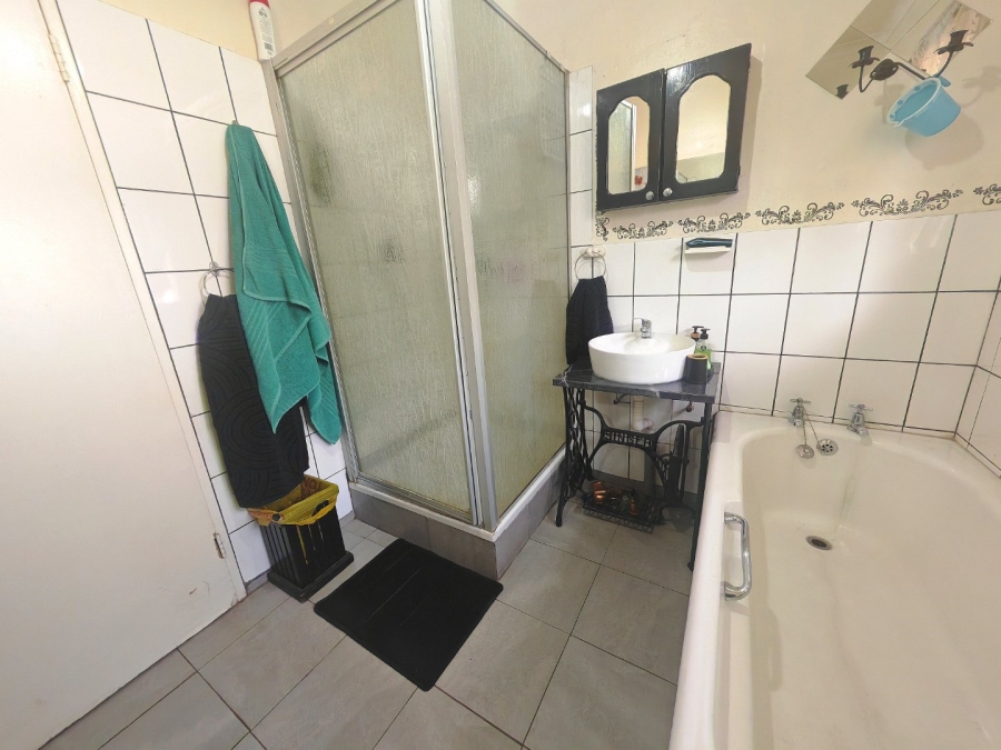 8 Bedroom Property for Sale in Fleurdal Free State
